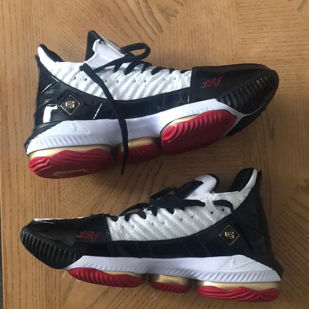Size 9 Lebron 16’ Remix